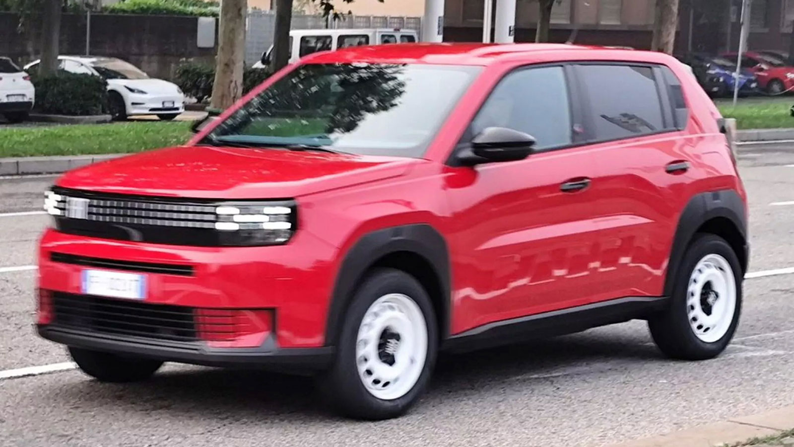 Το νέο Fiat Grande Panda εντοπίστηκε με λευκές σιδερένιες ζάντες